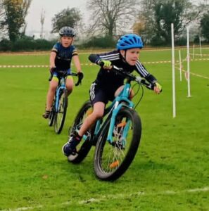 CYCLOCROSS: SUITABLE FOR AGES 4+